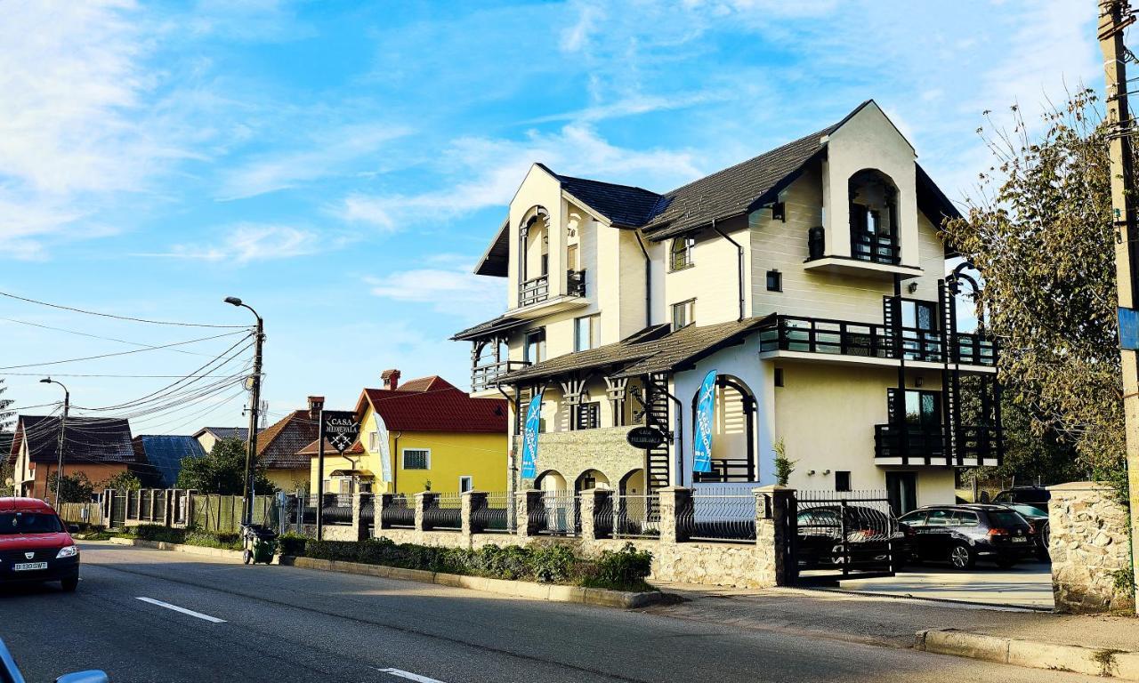 Pensiunea Casa Medievala Curtea de Argeş Esterno foto